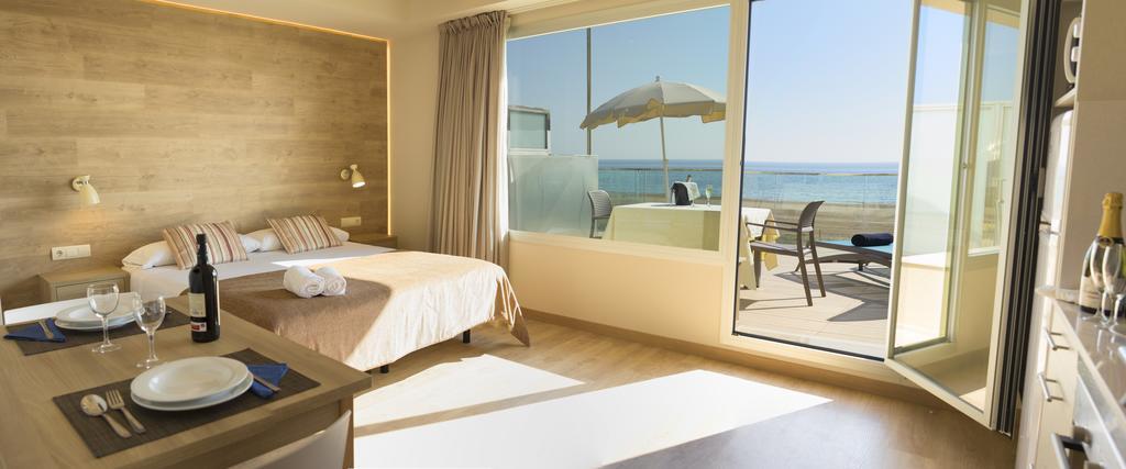 Apartamentos Voramar Castelldefels Exterior photo