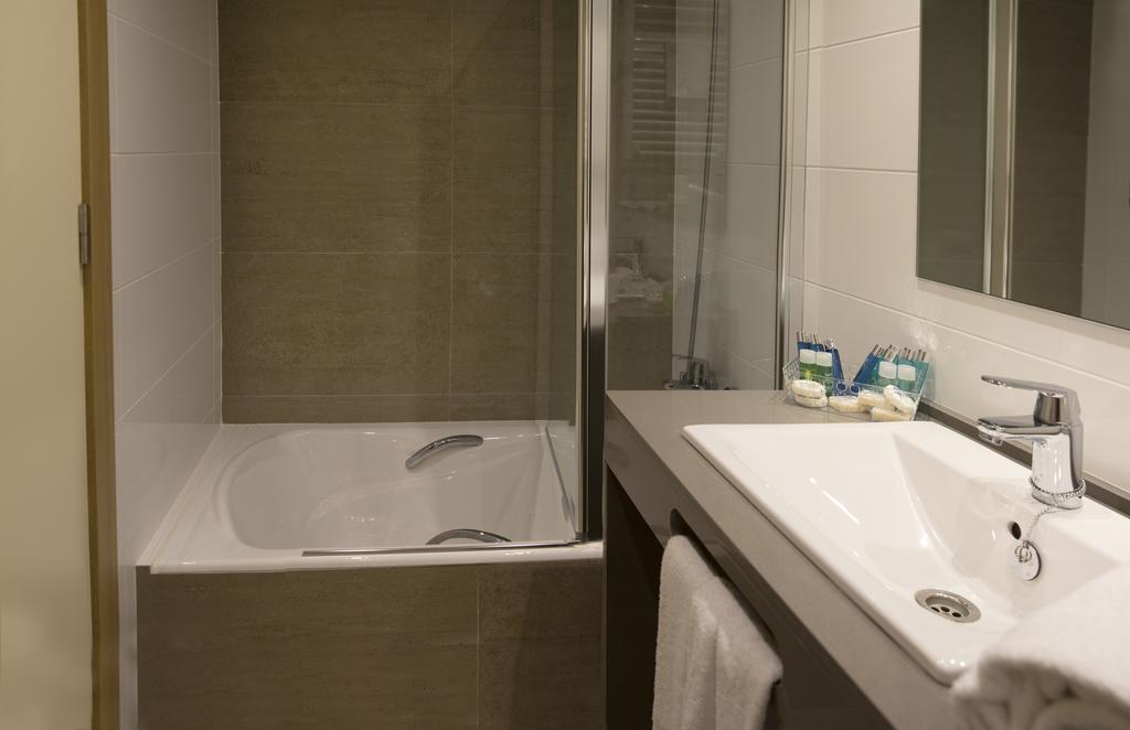 Apartamentos Voramar Castelldefels Exterior photo