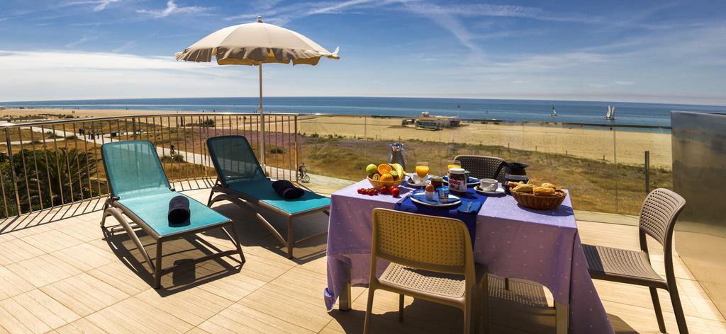 Apartamentos Voramar Castelldefels Exterior photo